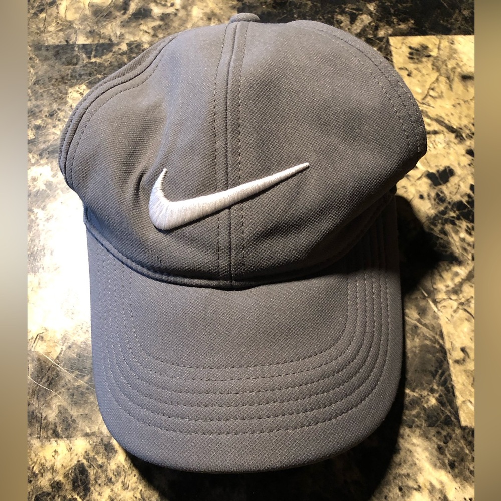 NIKE || Men’s Gray Cap with White Logo